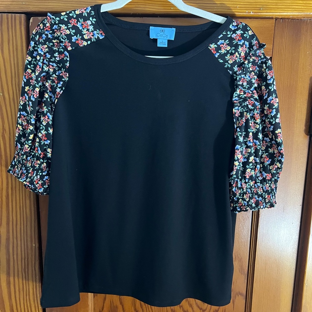 CeCe Black Top with Floral Puff Sleeves women’s large